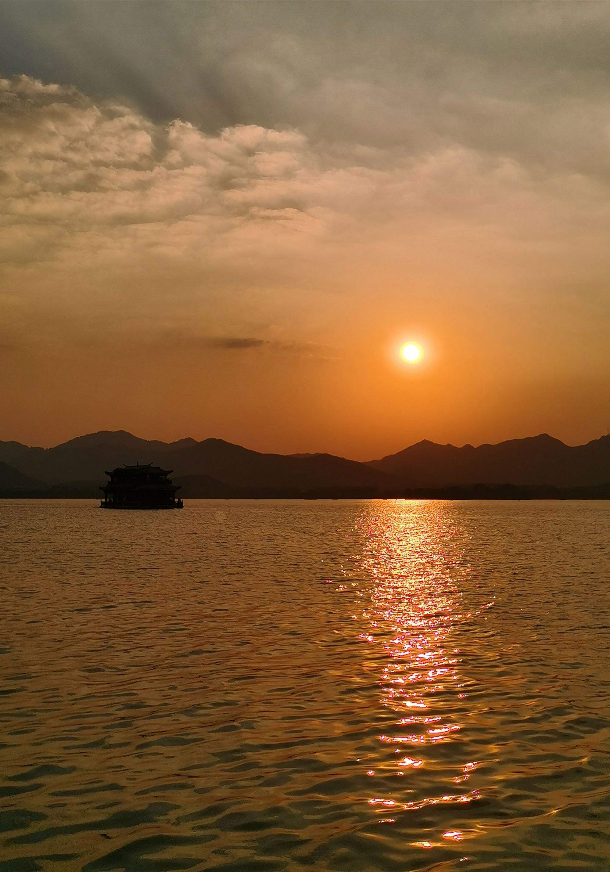 深秋夕阳手机版怎么下载拍夕阳手机专业模式怎么调-第2张图片-太平洋在线下载